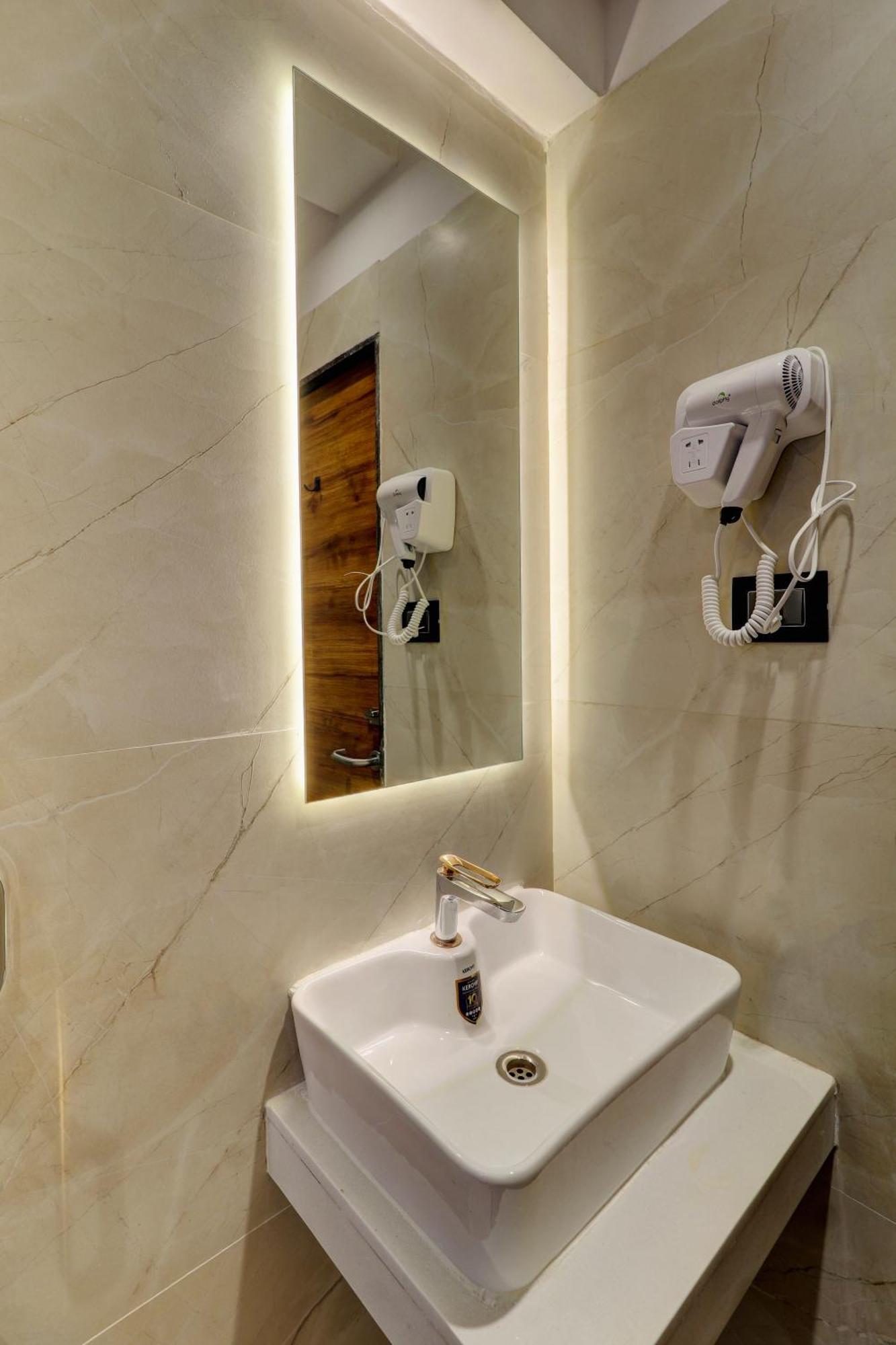 Home2 Studio Apartments Mumbai Bagian luar foto