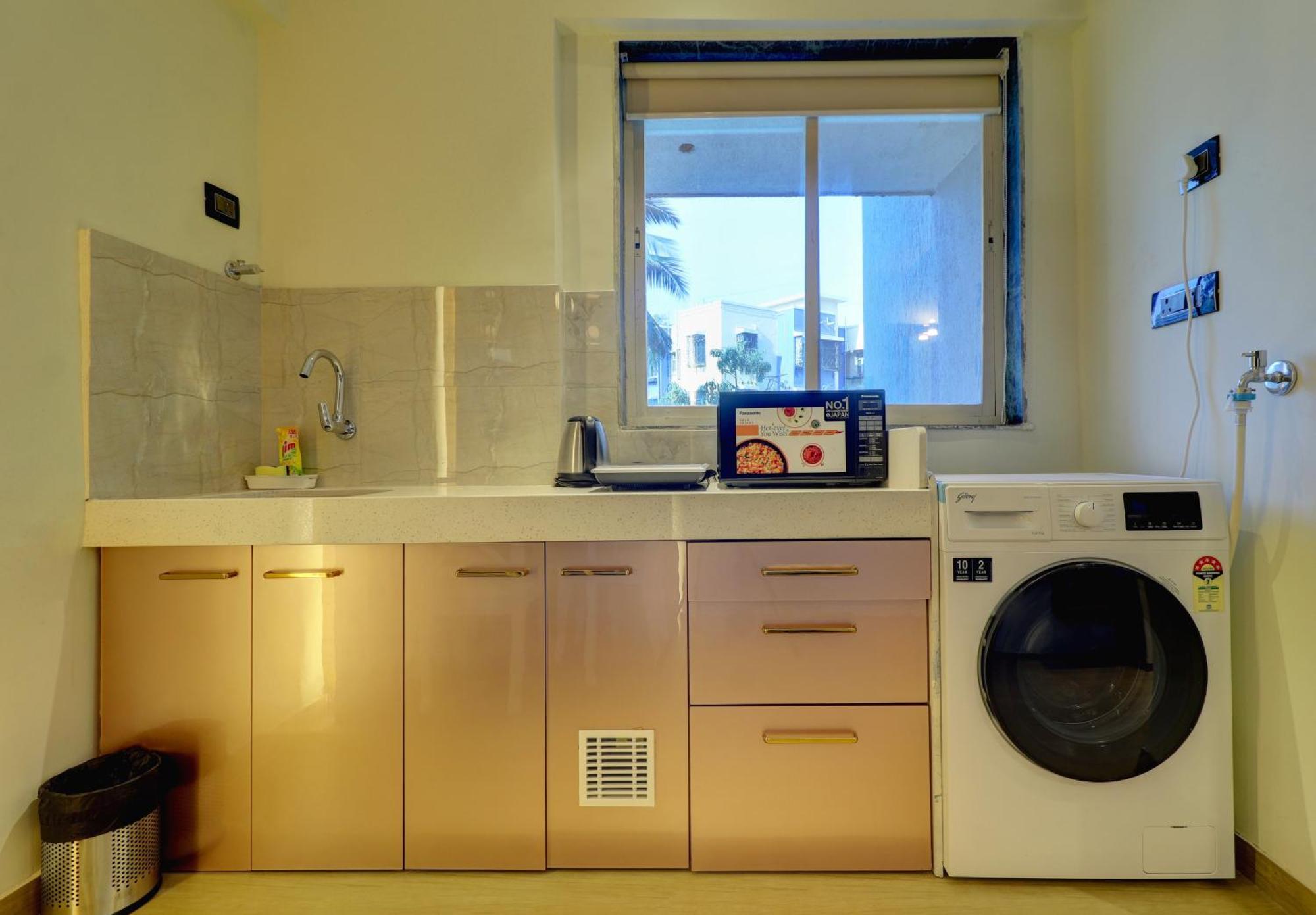 Home2 Studio Apartments Mumbai Bagian luar foto
