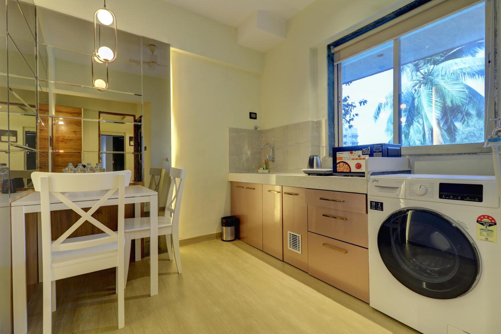 Home2 Studio Apartments Mumbai Bagian luar foto