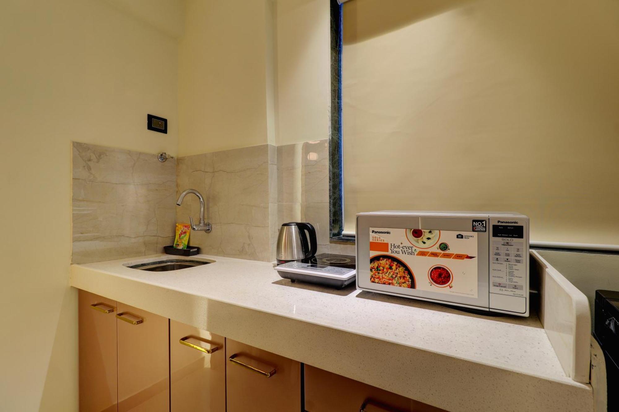 Home2 Studio Apartments Mumbai Bagian luar foto