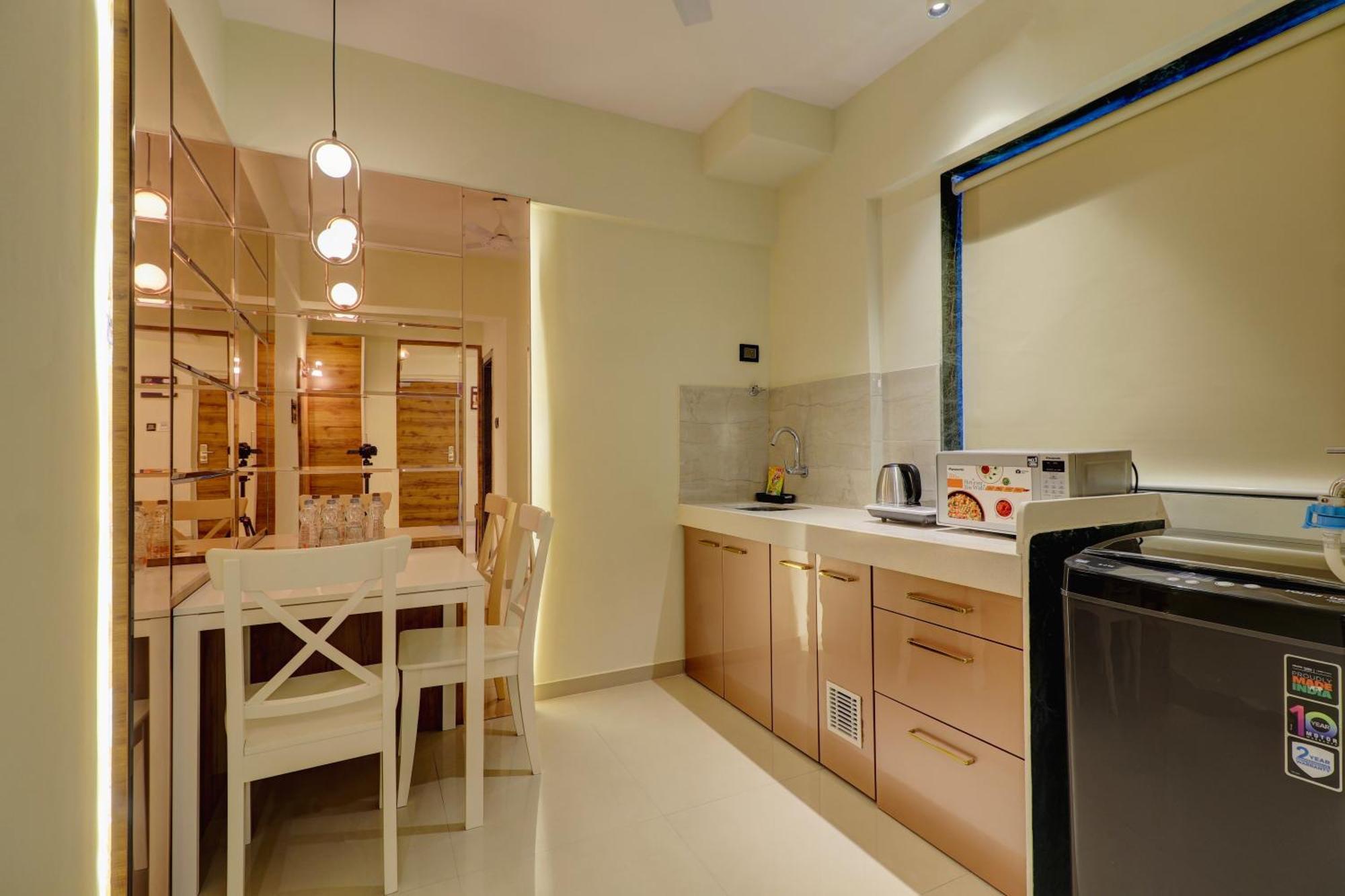 Home2 Studio Apartments Mumbai Bagian luar foto