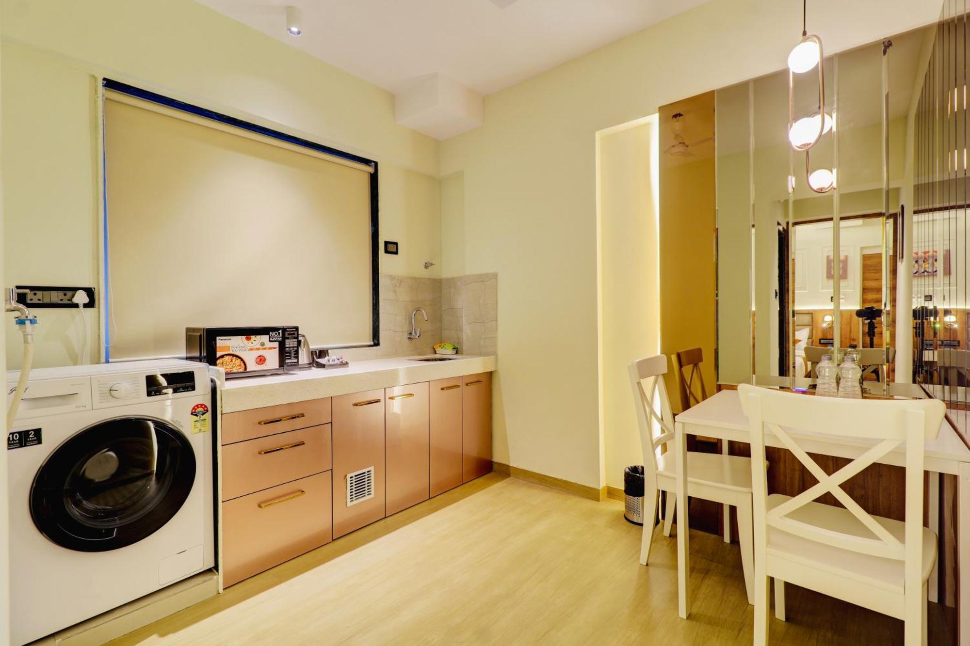 Home2 Studio Apartments Mumbai Bagian luar foto