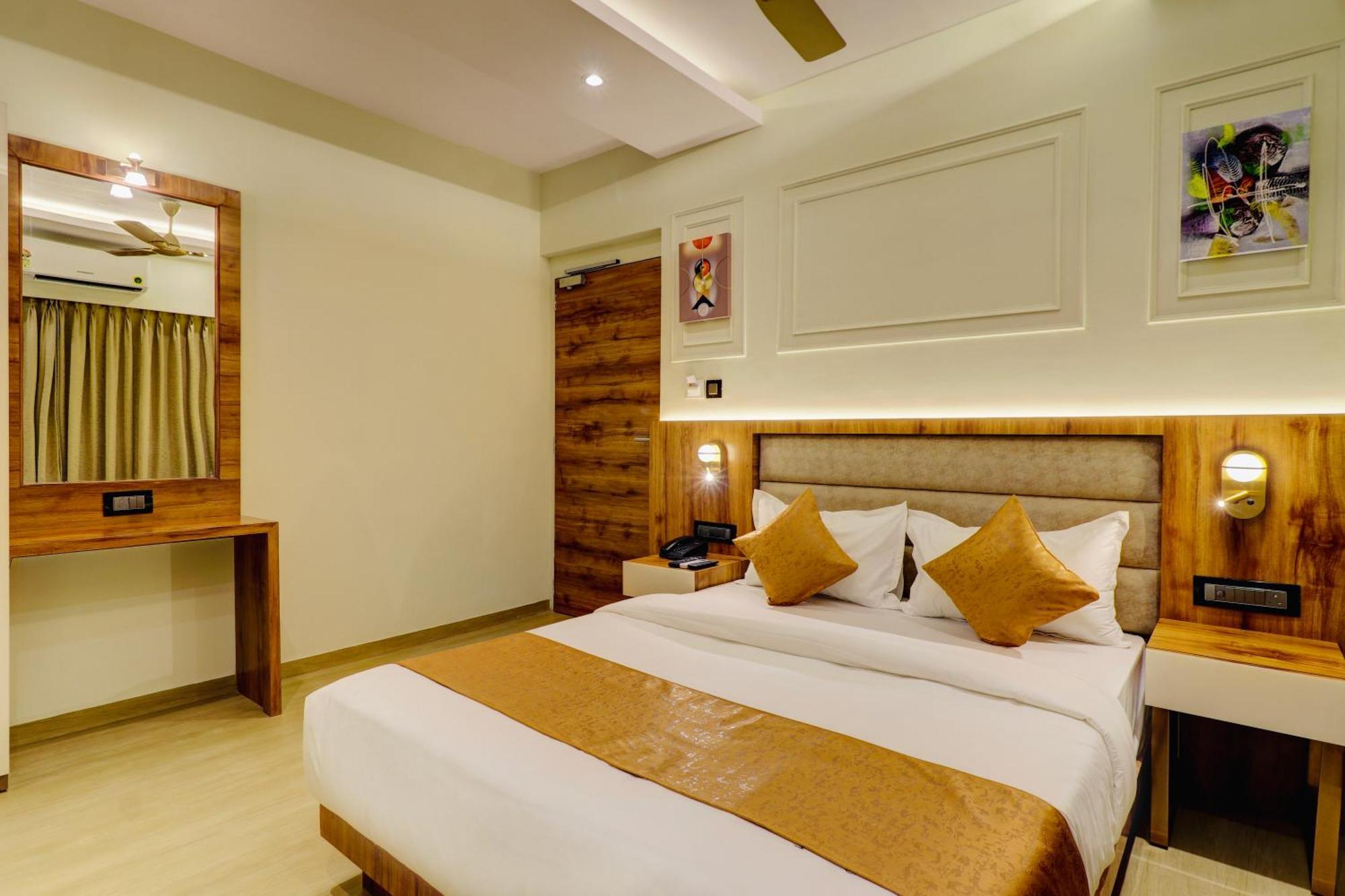 Home2 Studio Apartments Mumbai Bagian luar foto