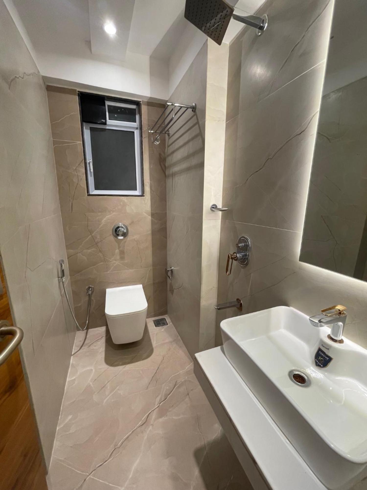 Home2 Studio Apartments Mumbai Bagian luar foto